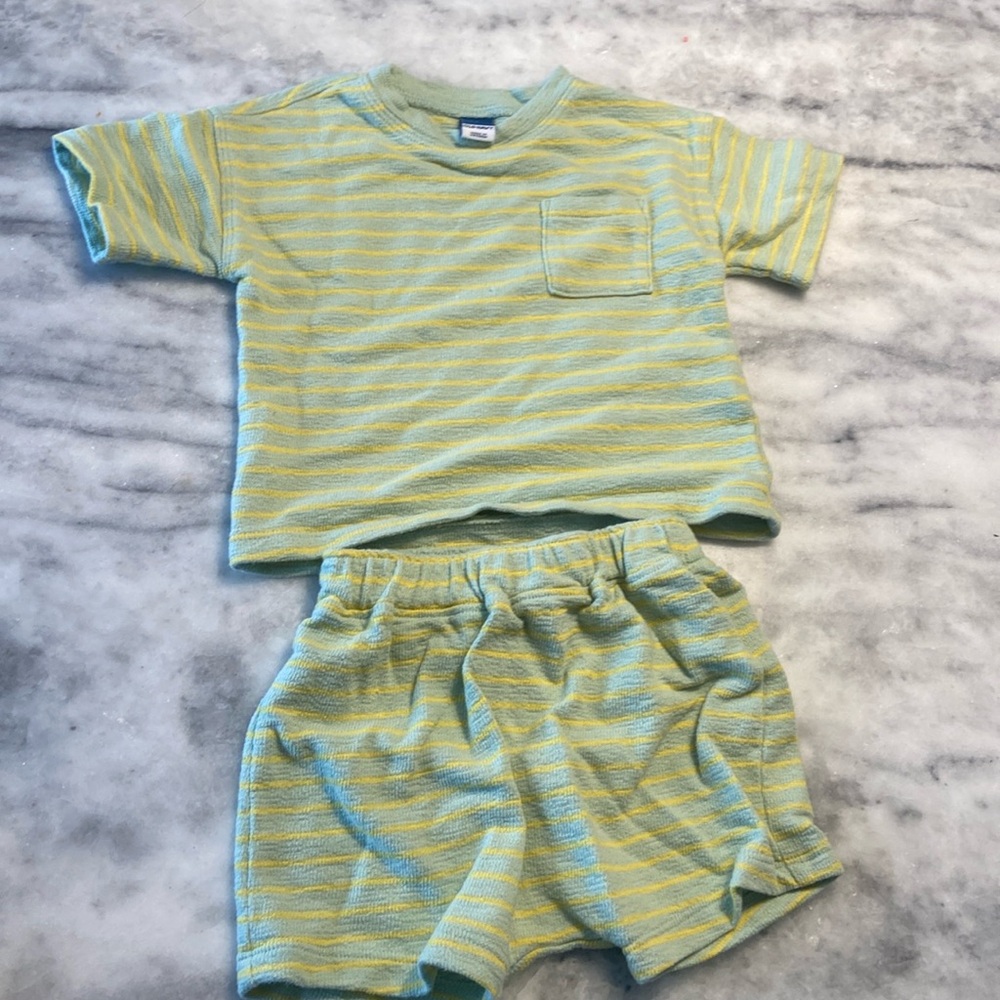 Old navy toddler matching set 18-25 mo.